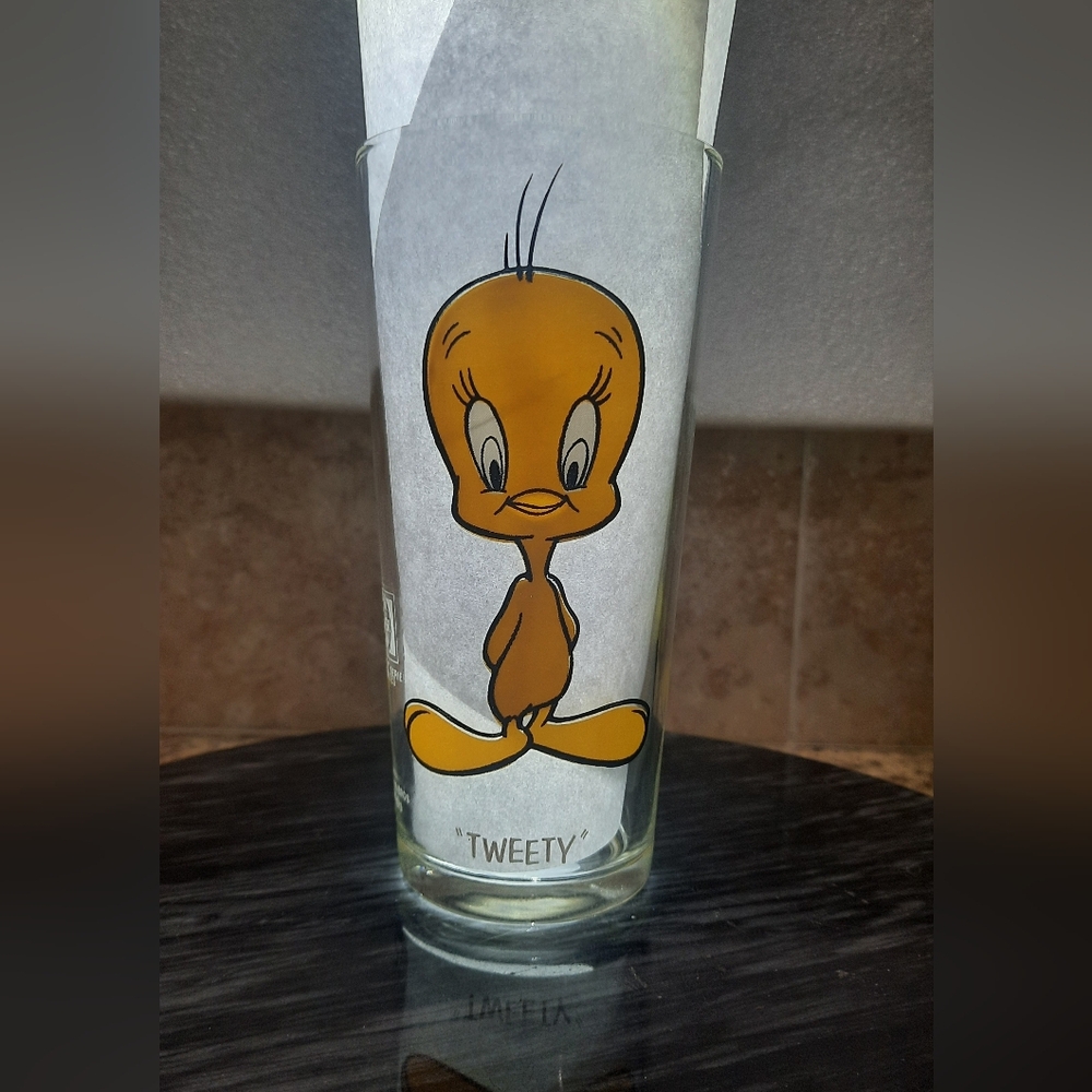 Looney Tunes Collector Glass